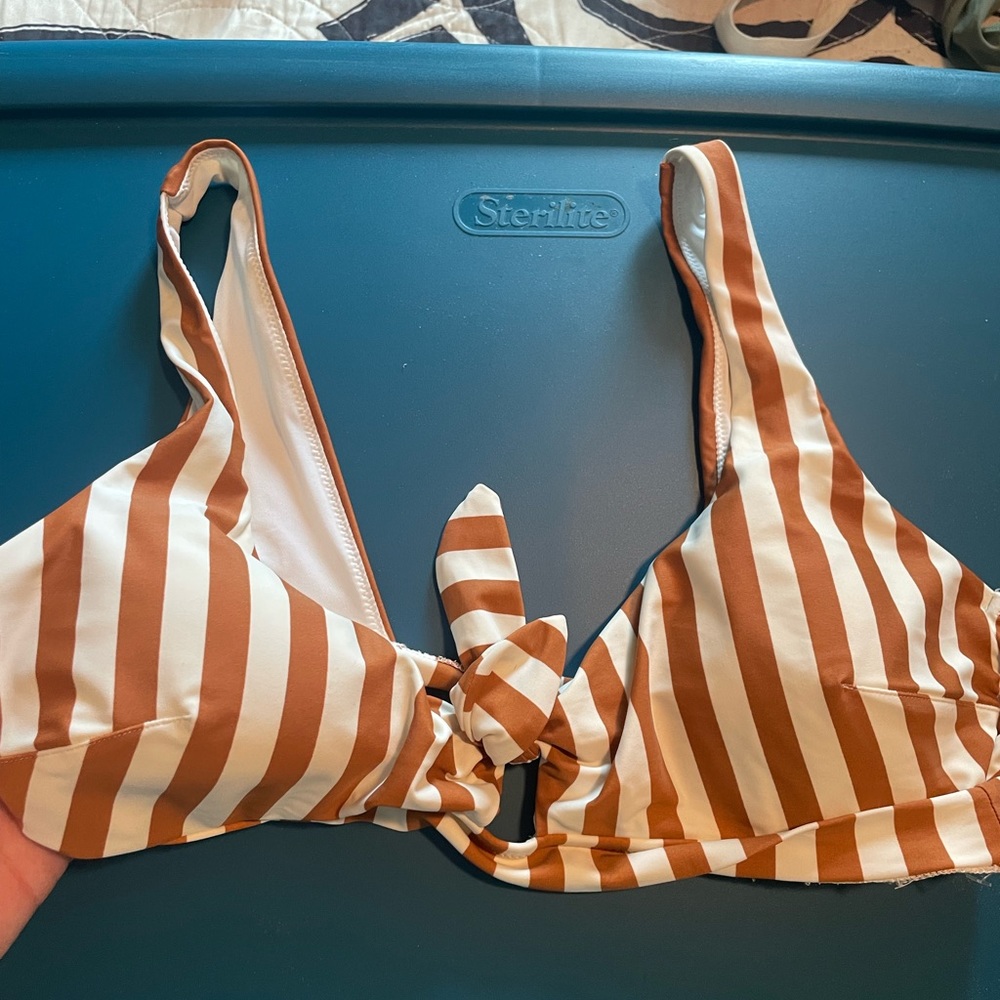AERIE SCOOP TOP